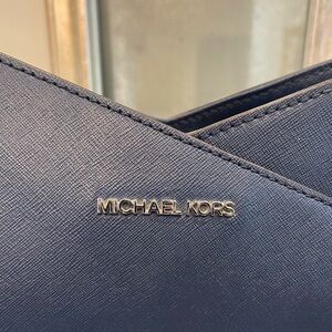 🔥 Michael Kors. EUC.Jet Set large shoulder bag. Navy blue.